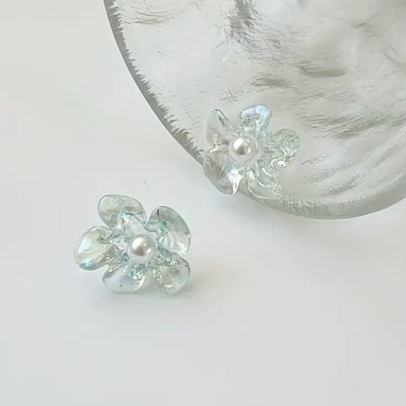 - 🌸Iridescent Blue Hibiscus Acrylic Pearl Post Back Earrings - Picture 8 of 12